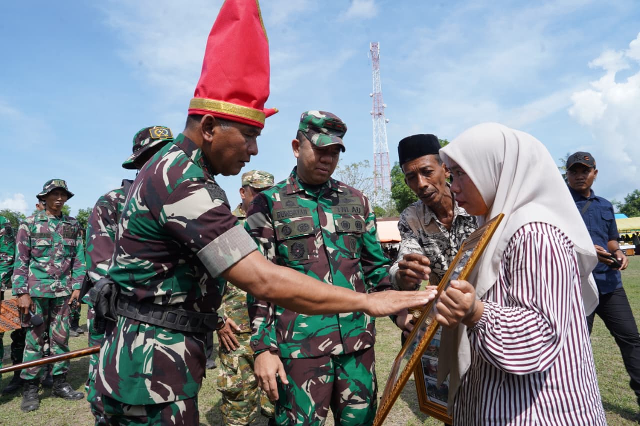 Sinergi Membangun Negeri: Pangdam Hasanuddin Tutup TMMD ke-126 di Takalar