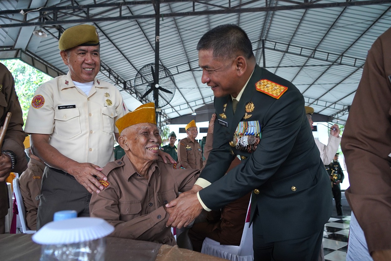 Momentum Hari Pahlawan, Pangdam Hasanuddin Kobarkan Semangat Juang dan Tebar Kepedulian