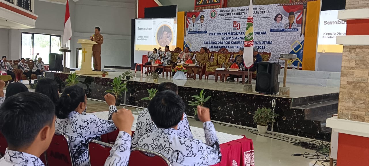 Bupati Frederick Viktor Dukung PGRI Toraja Utara Kembangkan Inovasi Pembelajaran Abad ke-21