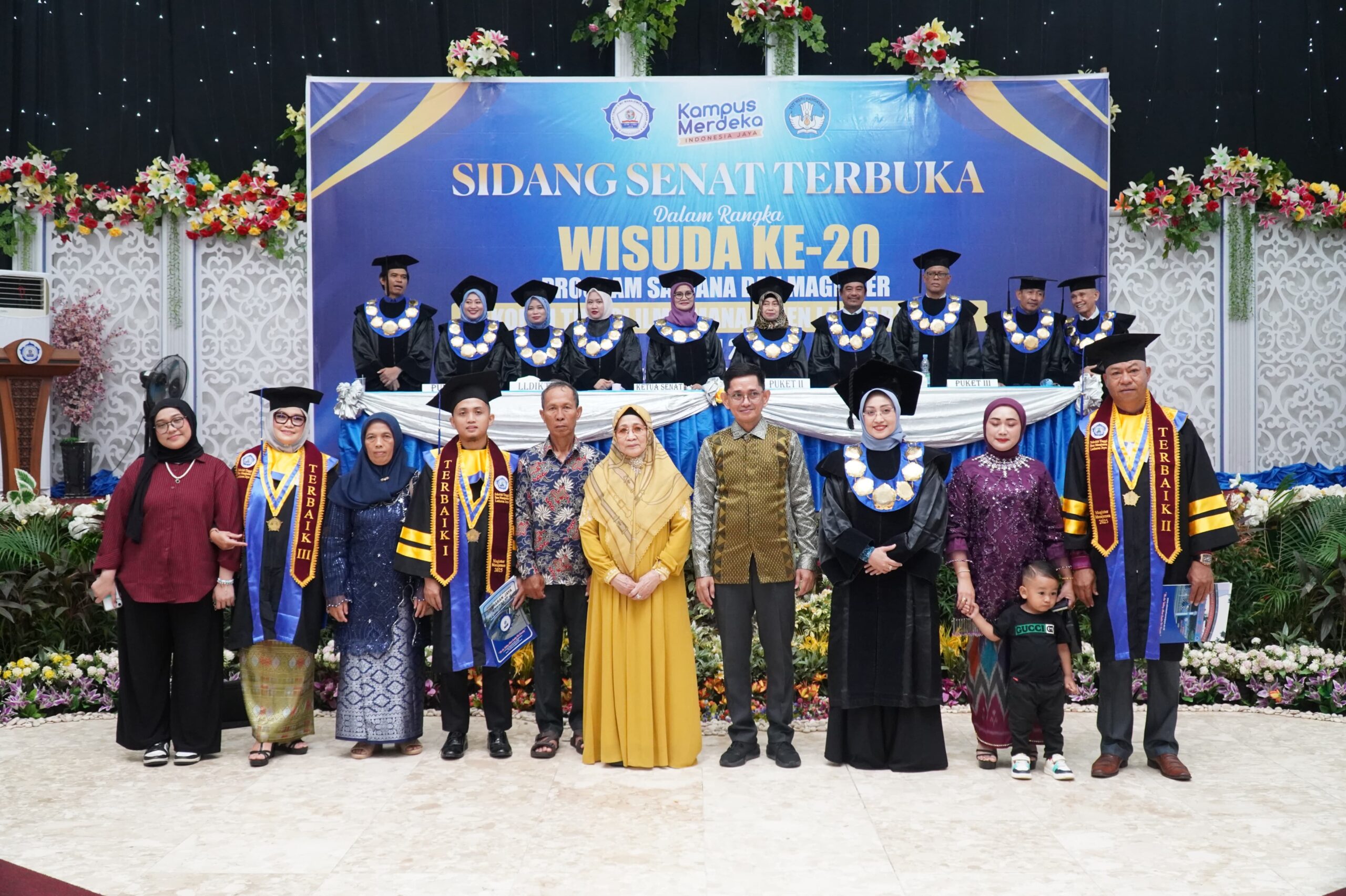 STIM Lasharan Jaya Makassar Wisuda 189 Alumni, Tiga Lulusan Terbaik Mendapatkan Bonus Kuliah S2