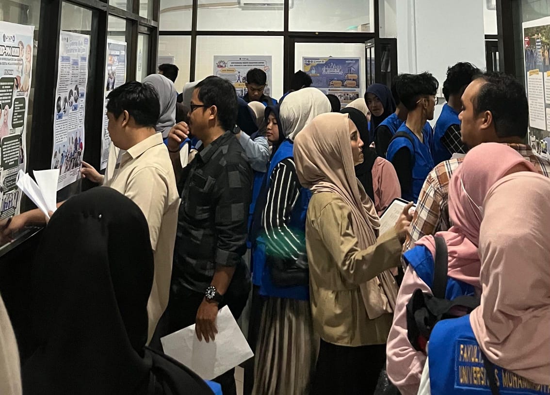 Pameran KKP-PM Perdana FISIP Unismuh Makassar dengan 40 Poster Mahasiswa