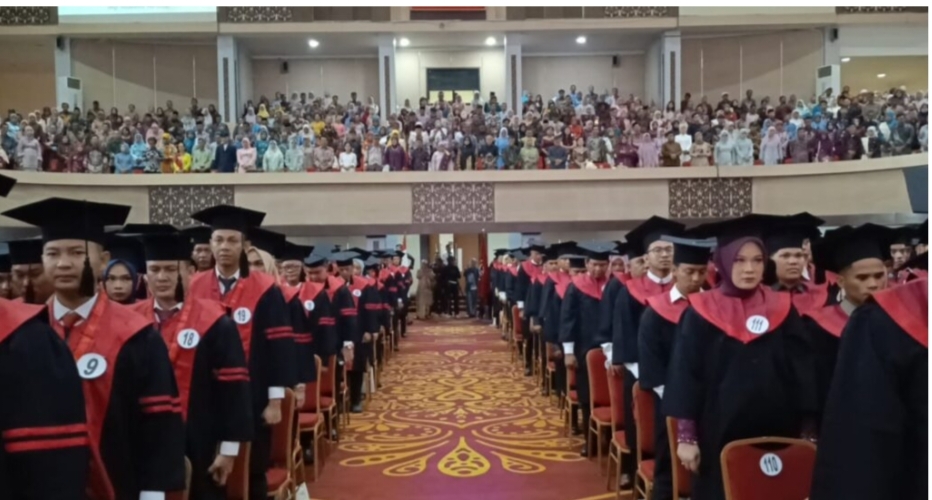 Unes AAI Padang Kembali Mewisuda 1.102 Sarjana dan Magister