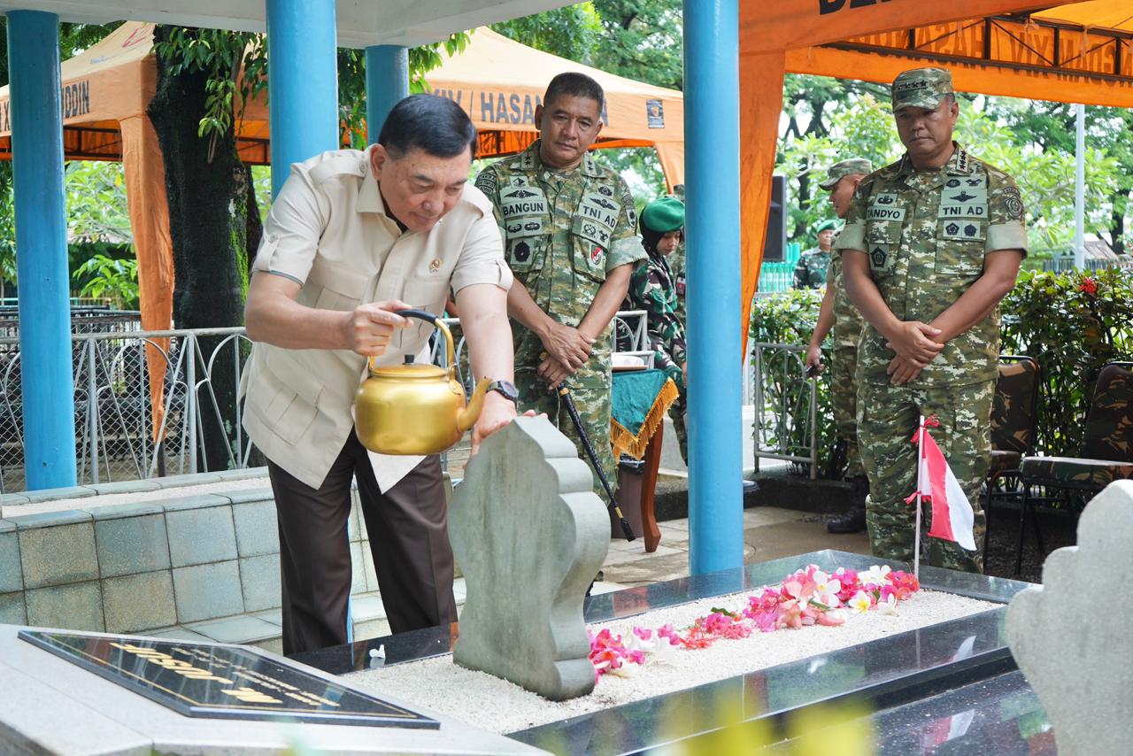 Pangdam XIV/Hasanuddin Dampingi Menhan RI dalam Kunker Strategis di Makassar
