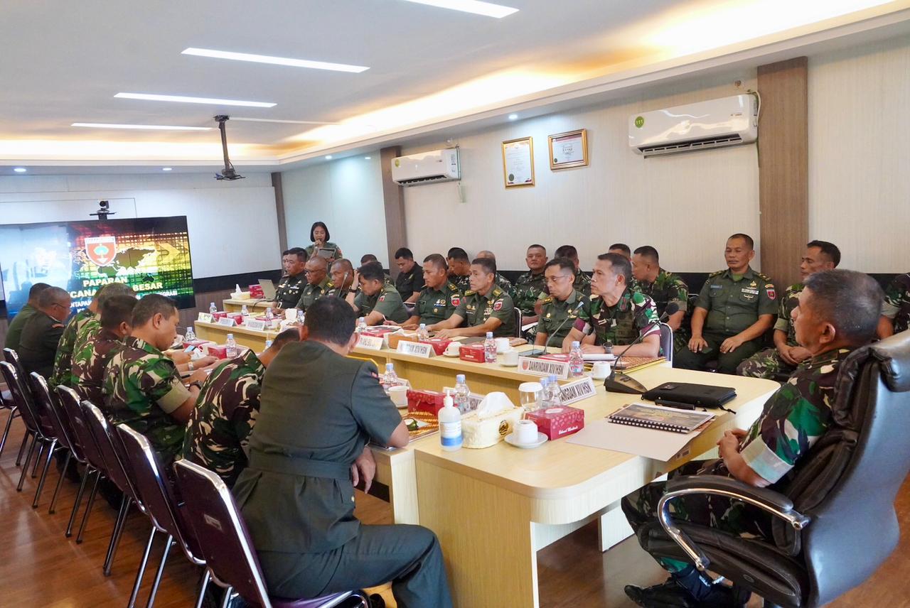 Pangdam XIV/Hasanuddin Pimpin Paparan RGB Latihan Intelijen Terintegrasi dan Peleton Beranting TA 2025