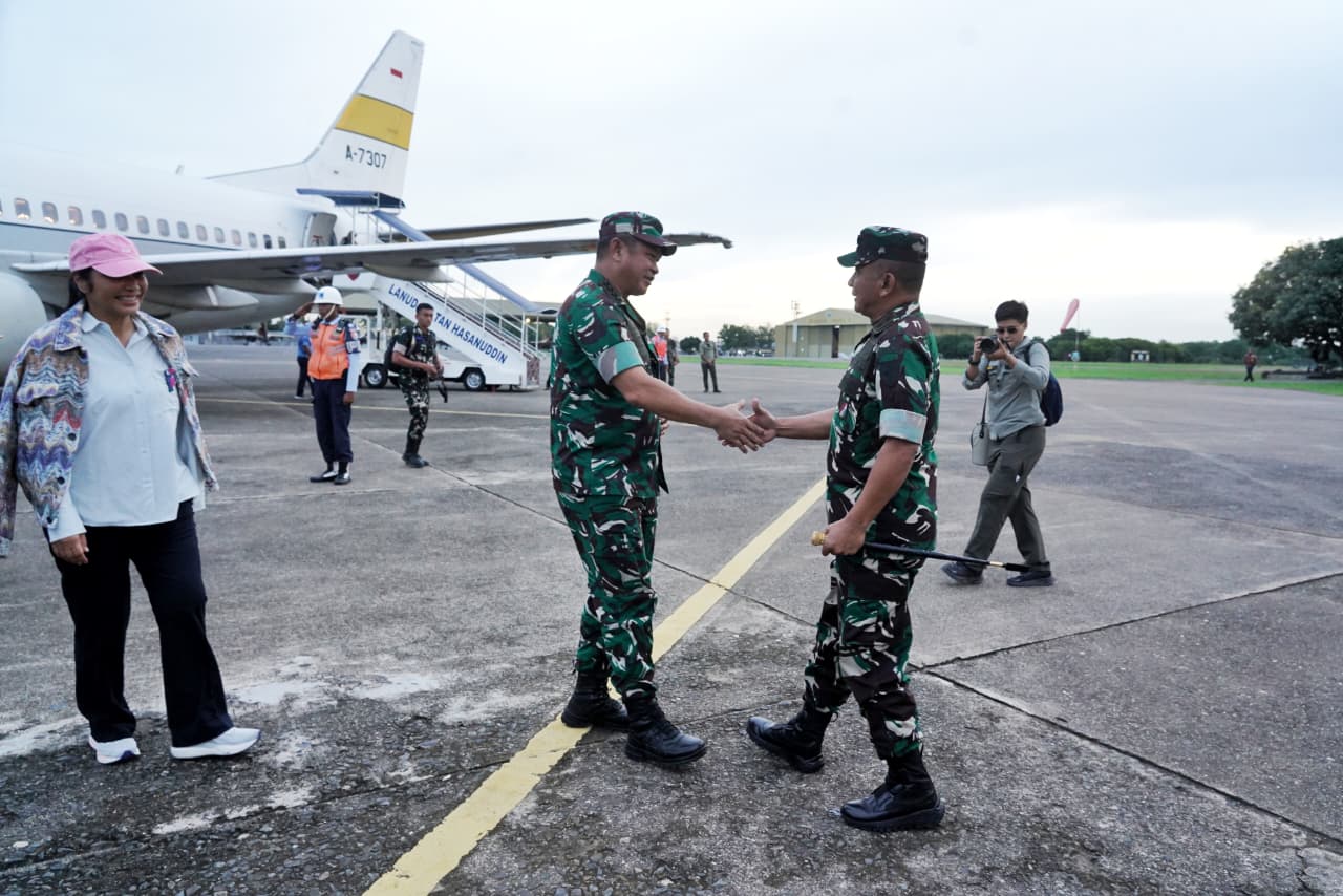 Kasad Transit di Maros, Pangdam XIV/Hasanuddin Sambut Hangat Kedatangan Kasad