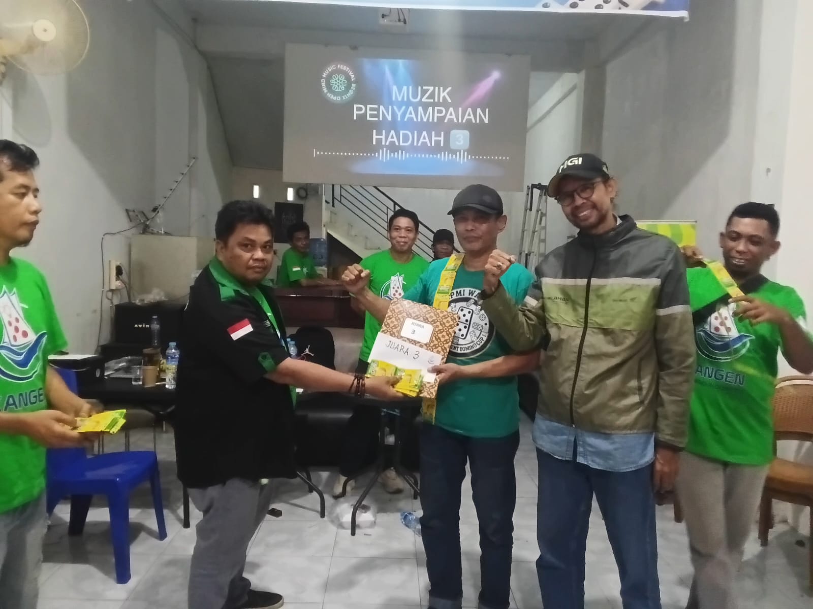 Pasangan HDT – Adhe dari DTT Tuan Guru Community Raih Juara III di Turnamen Domino Silaturrahim Gardu KDI