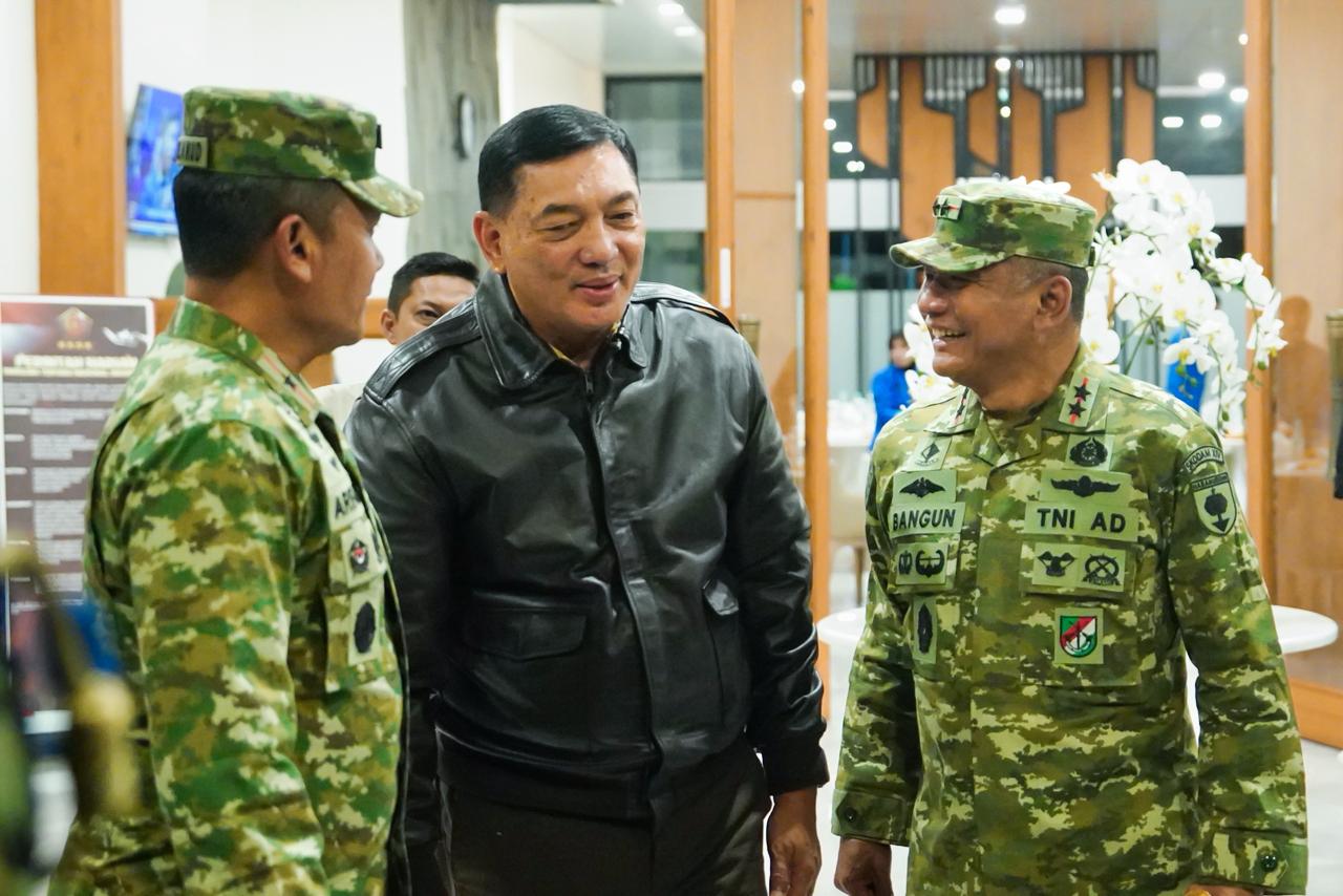 Pangdam XIV/Hasanuddin Sambut Menhan RI di Maros