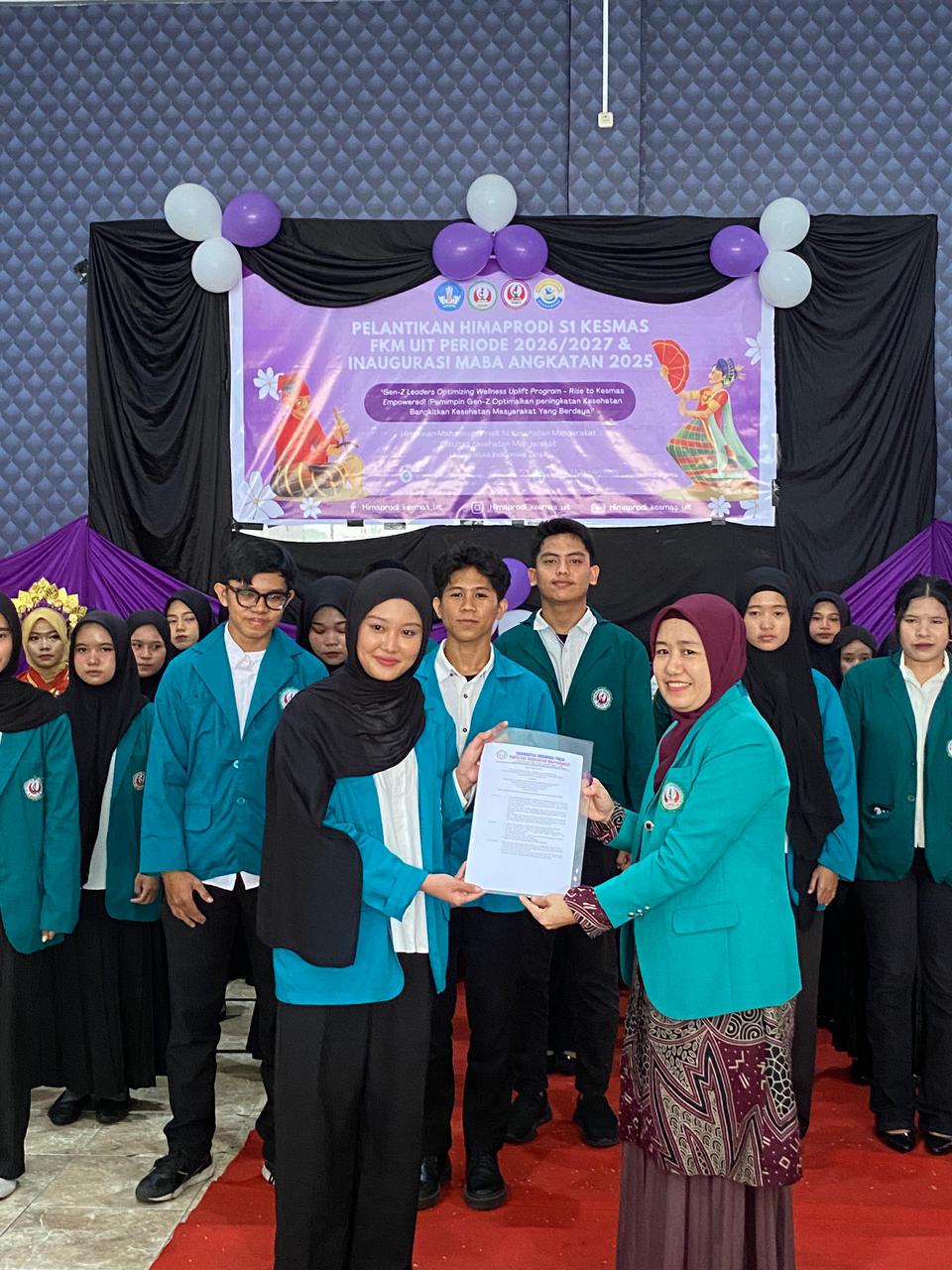 Dekan FKM UIT Lantik Pengurus Himaprodi S1 Kesmas FKM UIT Periode 2026/2027 dan Inaugurasi Mahasiswa Baru 2025