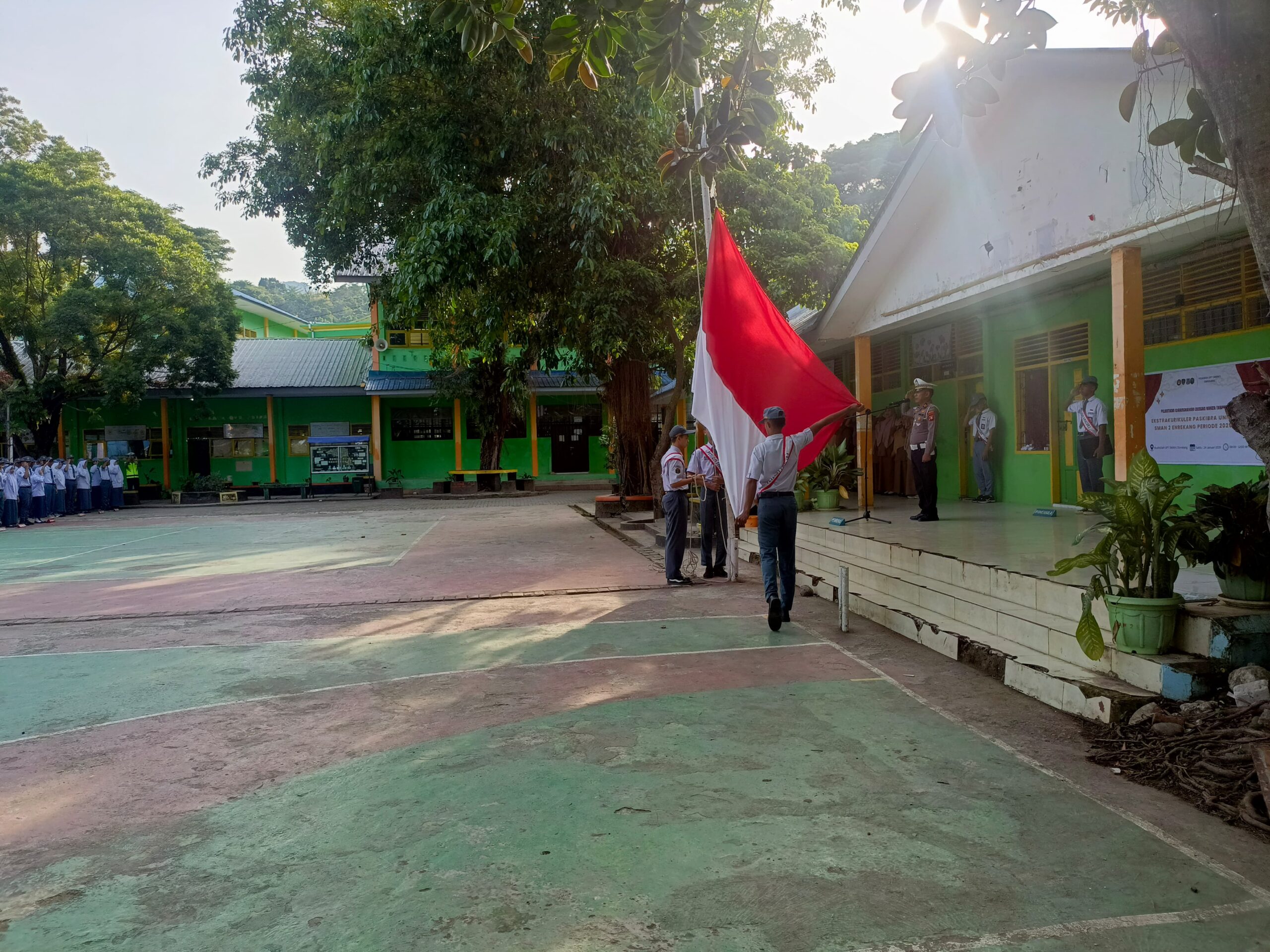 Kanit Lantas Polres Enrekang Inspektur Upacara di SMA Negeri 2 Enrekang