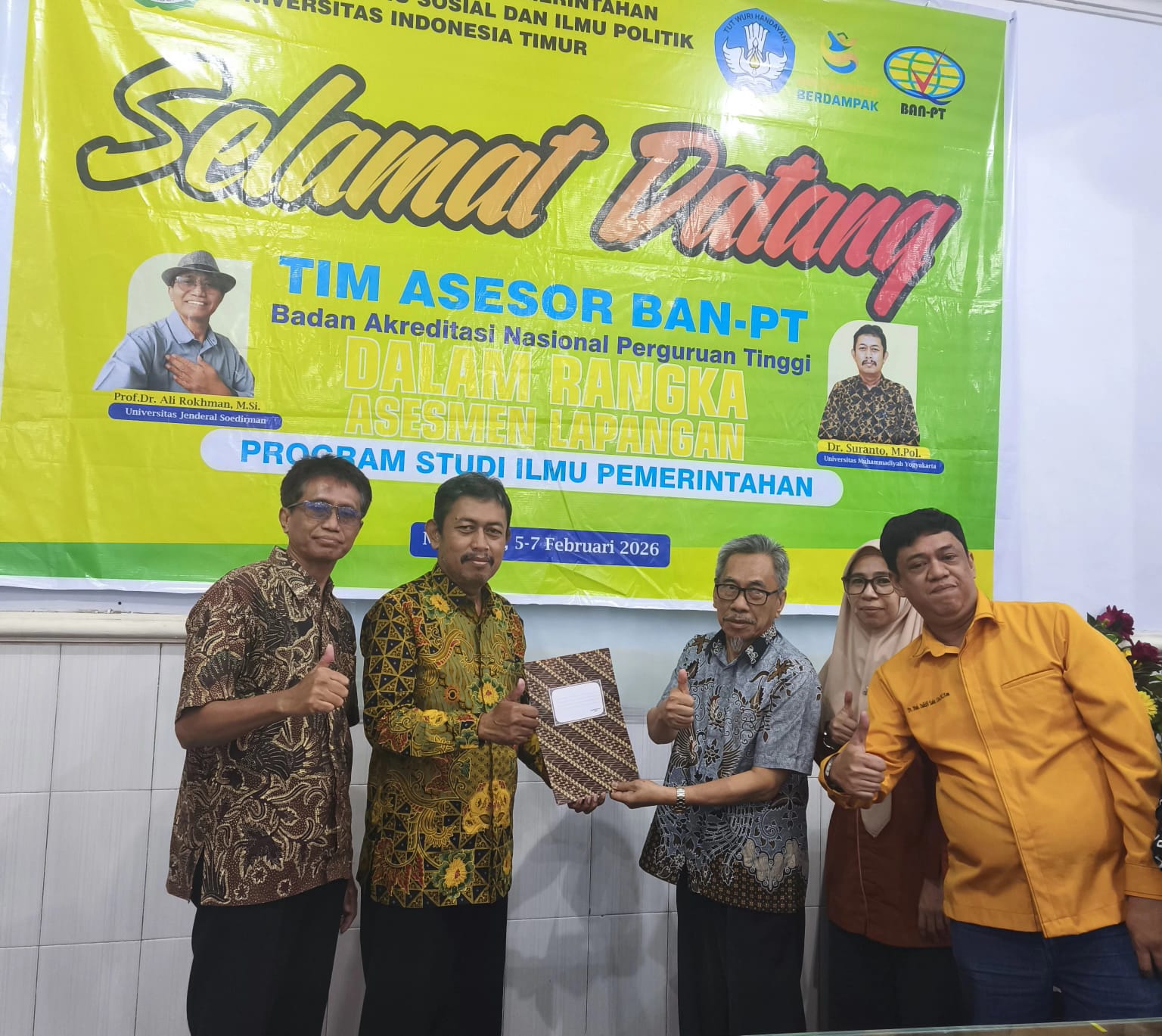 Asesor BAN PT Serahkan Berita Acara kepada Dekan dan Ka.Prodi. Harapan Rektor UIT, Raih Akreditasi Baik Sekali