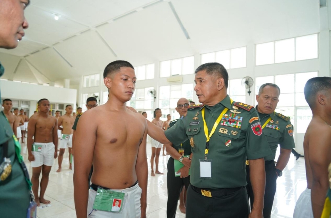 Pangdam XIV/Hsn Tegaskan Transparansi dan Komitmen Perangi Mafia Werving Penerimaan Bintara PK TNI AD