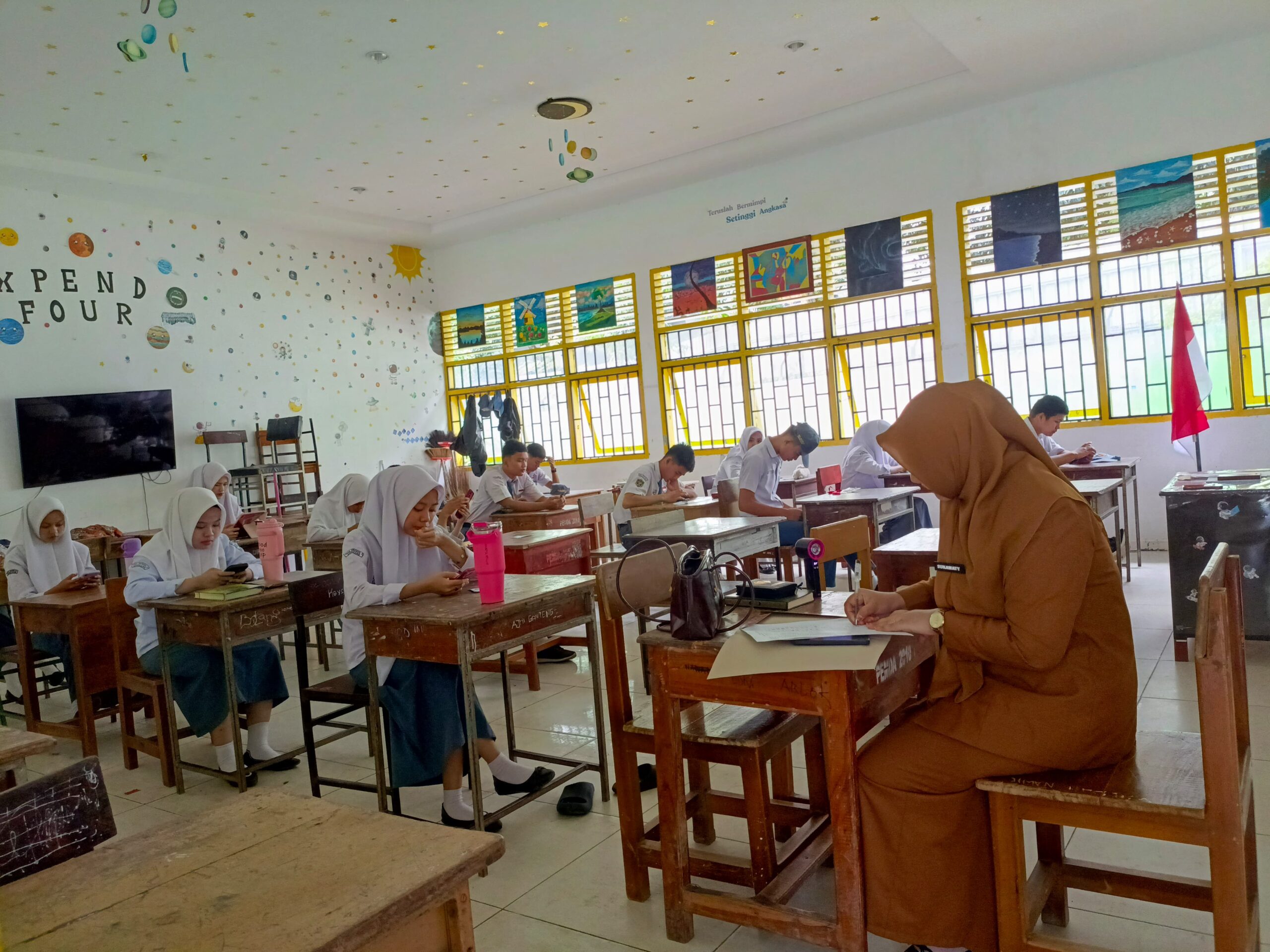 Aman, Tertib dan Lancar Ujian Akhir Sekolah (UAS) di Hari Pertama